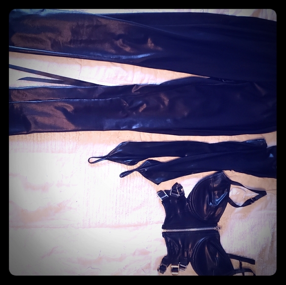 Pleather outfit - Picture 1 of 5